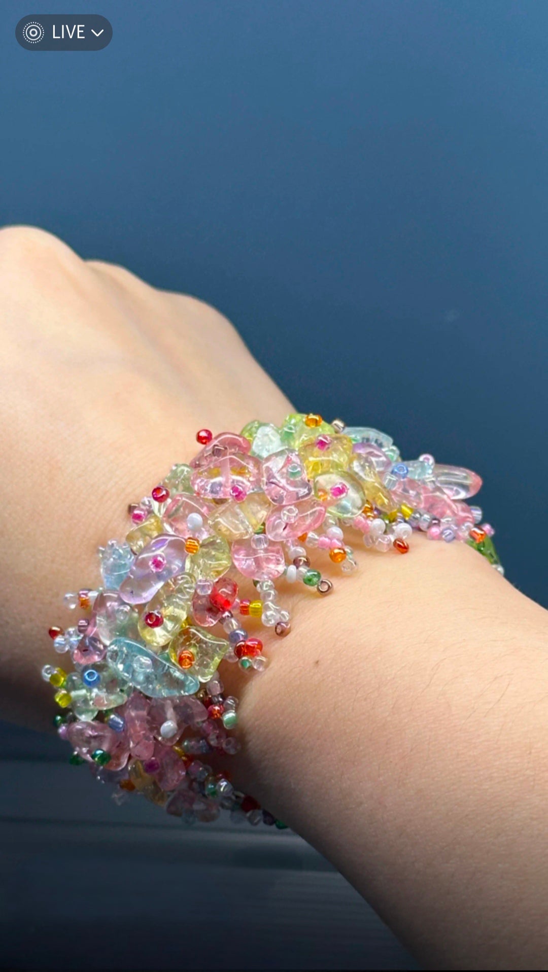 Spring/Summer "Dopamine-style" colorful woven bracelet featuring faux crushed-stone crystals—a sweet, unique, and stylish accessory.