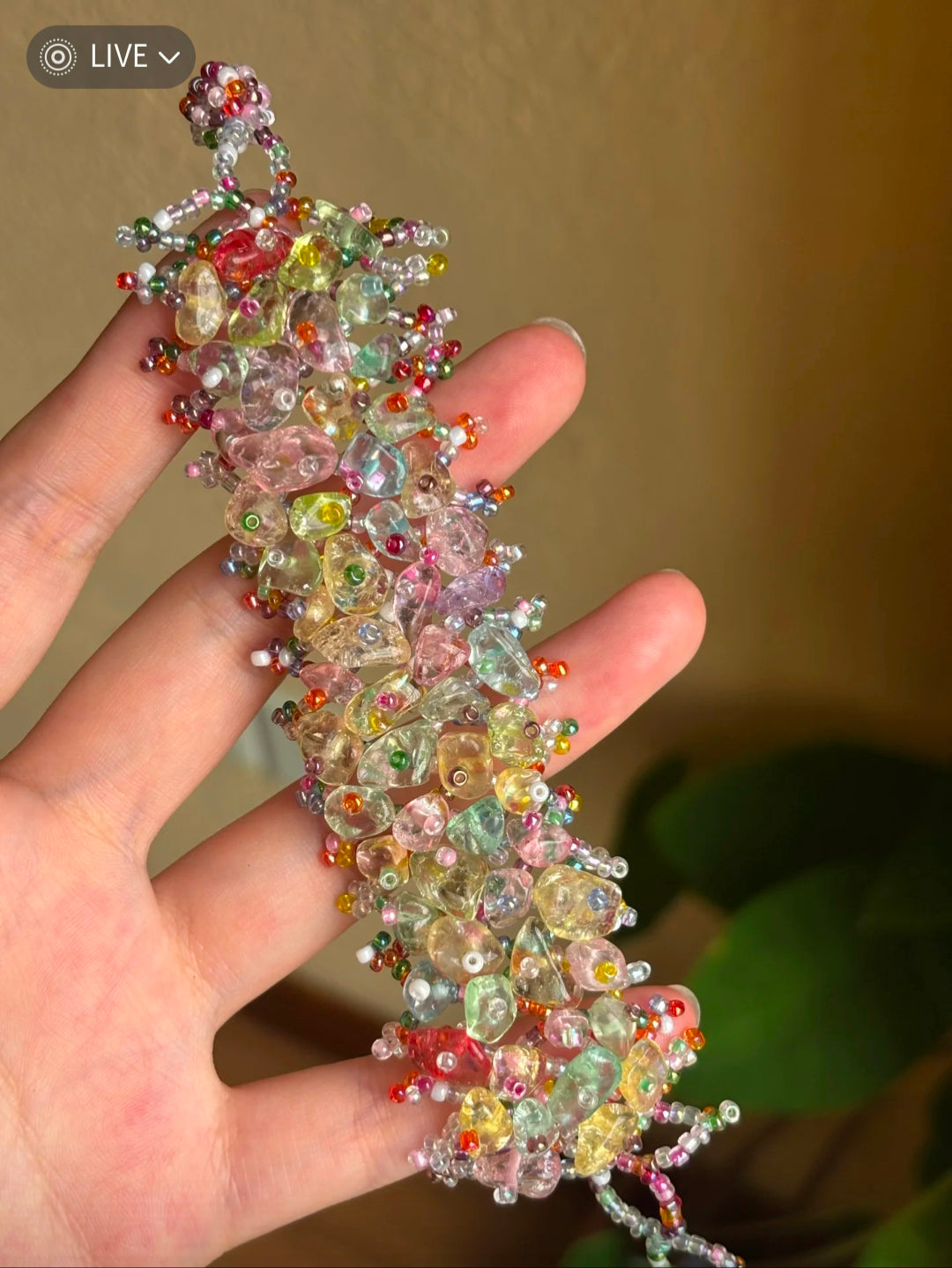 Spring/Summer "Dopamine-style" colorful woven bracelet featuring faux crushed-stone crystals—a sweet, unique, and stylish accessory.