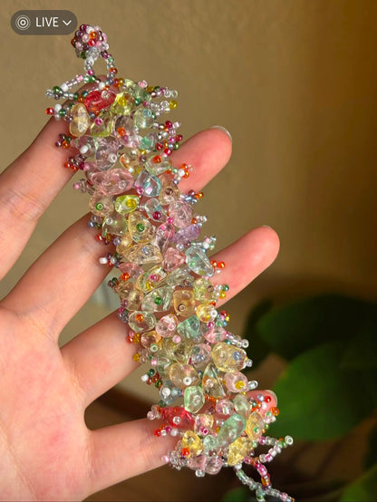 Spring/Summer "Dopamine-style" colorful woven bracelet featuring faux crushed-stone crystals—a sweet, unique, and stylish accessory.