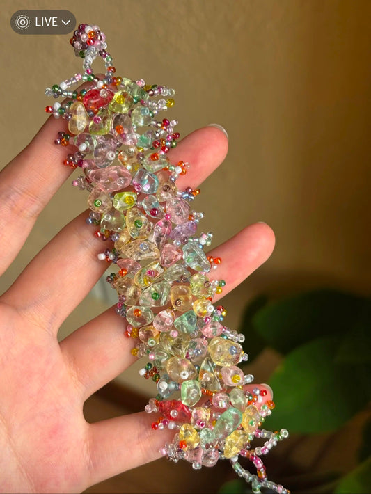 Spring/Summer "Dopamine-style" colorful woven bracelet featuring faux crushed-stone crystals—a sweet, unique, and stylish accessory.