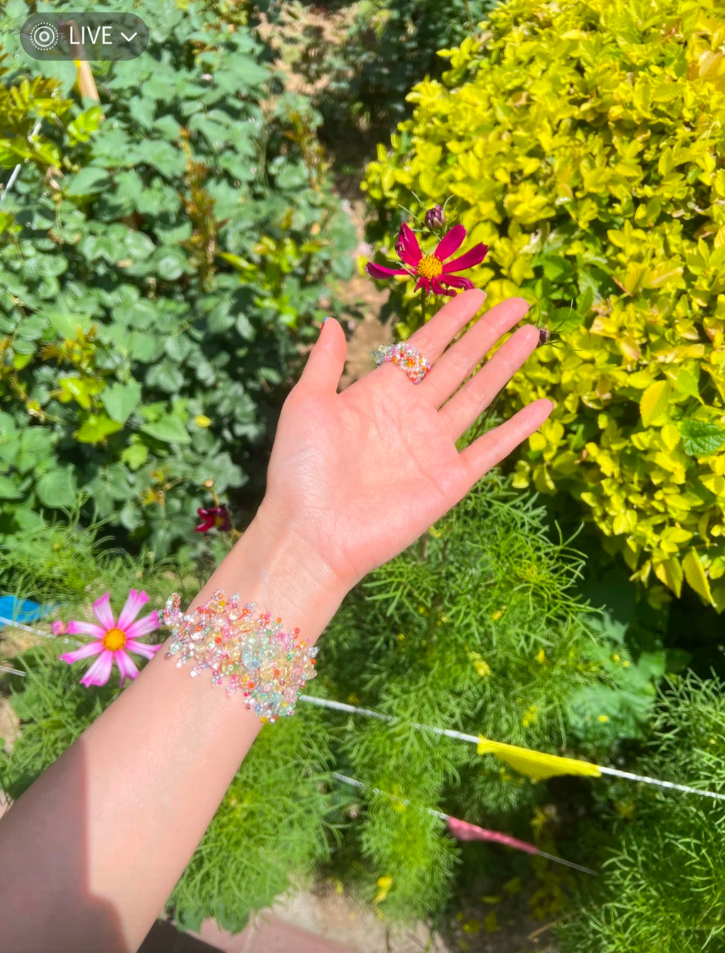 Spring/Summer "Dopamine-style" colorful woven bracelet featuring faux crushed-stone crystals—a sweet, unique, and stylish accessory.