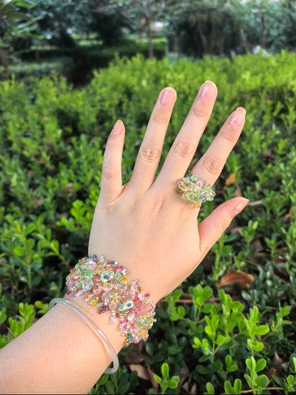 Spring/Summer "Dopamine-style" colorful woven bracelet featuring faux crushed-stone crystals—a sweet, unique, and stylish accessory.