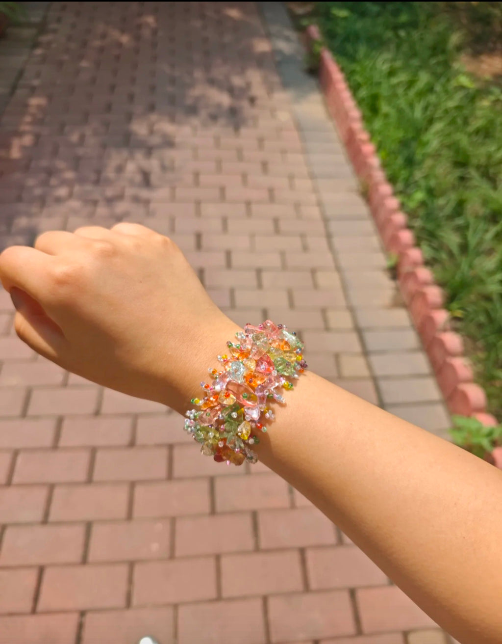 Spring/Summer "Dopamine-style" colorful woven bracelet featuring faux crushed-stone crystals—a sweet, unique, and stylish accessory.